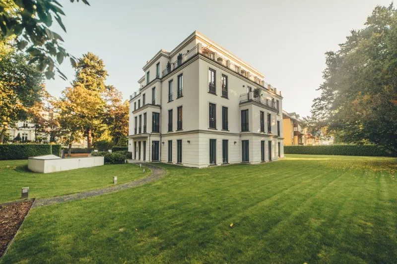 Wohnen mit Charakter: Großzügige, möblierte 4-Zimmer-Wohnung in Berlin-Grunewald — photo 1